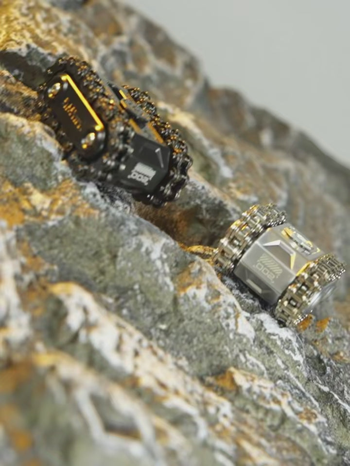 Unleash Your Focus with the Metal Rotating Tank Fidget Toy - A Tactical Stress Relief Spinner and Unique Gift for Military Enthusiasts